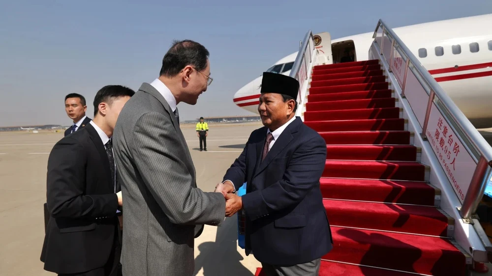 Tổng thống đắc cử Indonesia tới sân bay Bắc Kinh trong chuyến thăm thăm Trung Quốc từ ngày 31-3 đến 2-4. Ảnh: Viva Indonesia
