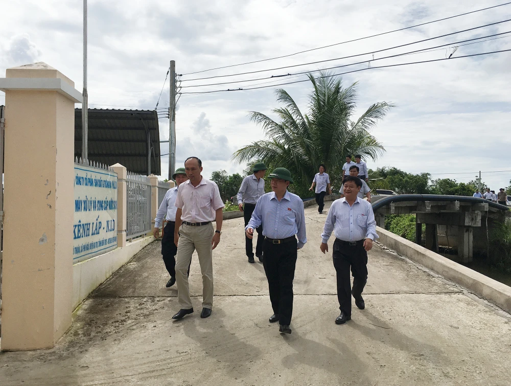 Đoàn công tác Quốc hội khảo sát nhà máy xử lý nước và cung ứng nước sạch Kênh Lấp (huyện Ba Tri, tỉnh Bến Tre)