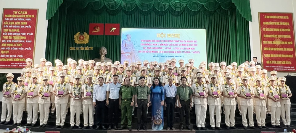 Tuyên dương 75 tập thể, cá nhân đã đạt thành tích xuất sắc trong phong trào thi đua đặc biệt hướng tới kỷ niệm 75 năm Ngày Chủ tịch Hồ Chí Minh nêu Sáu điều dạy Công an nhân dân