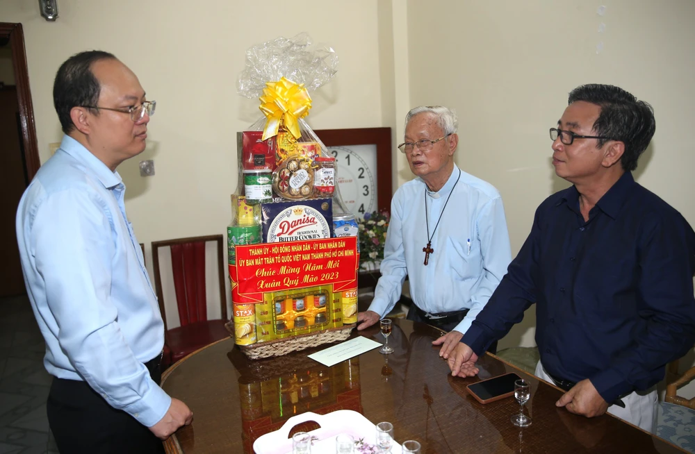 Phó Bí thư Thành ủy TPHCM Nguyễn Hồ Hải thăm, chúc tết Báo Công giáo và Dân tộc