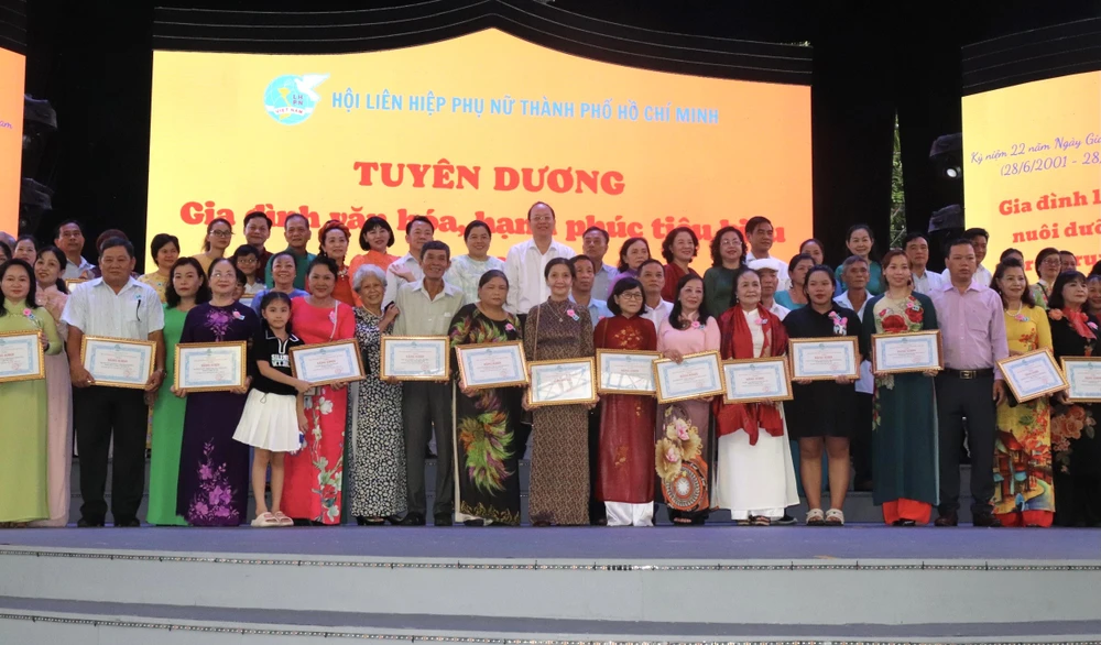 Phó Bí thư Thành ủy TPHCM Nguyễn Hồ Hải biểu dương các gia đình văn hóa, hạnh phúc tiêu biểu