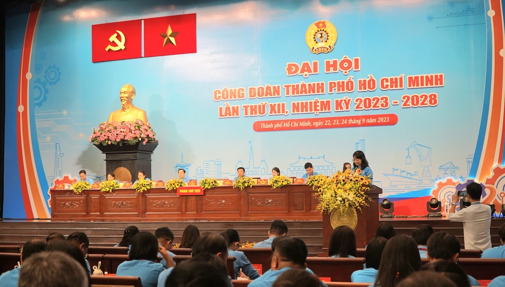 Chủ tịch LĐLĐ TPHCM Trần Thị Diệu Thúy phát biểu tại phiên làm việc thứ nhất Đại hội Công đoàn TPHCM lần thứ XII