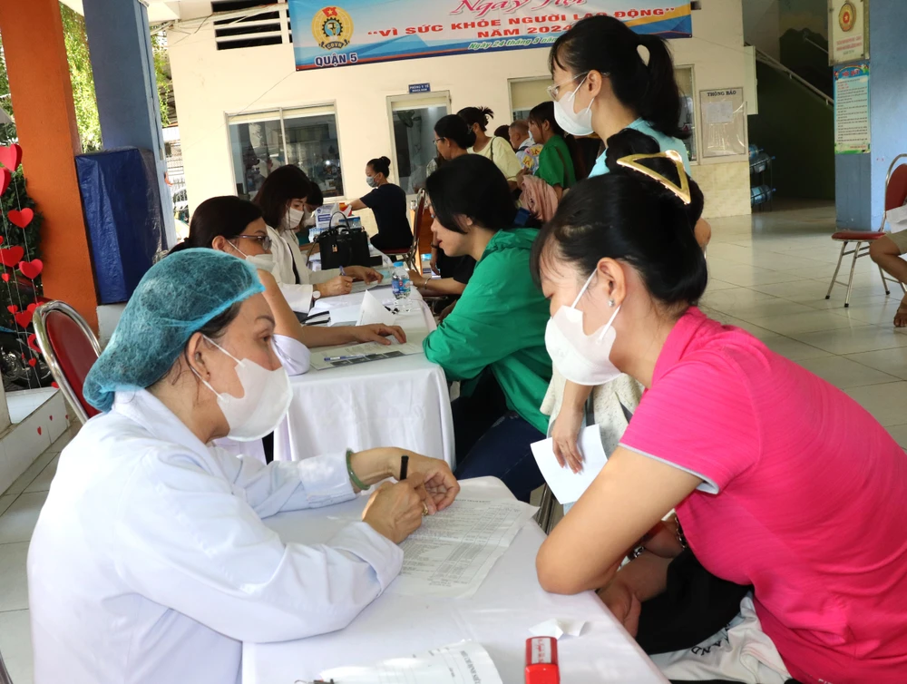 Hơn 400 công nhân lao động được kiểm tra sức khỏe miễn phí tại “Ngày hội vì sức khỏe người lao động” năm 2024