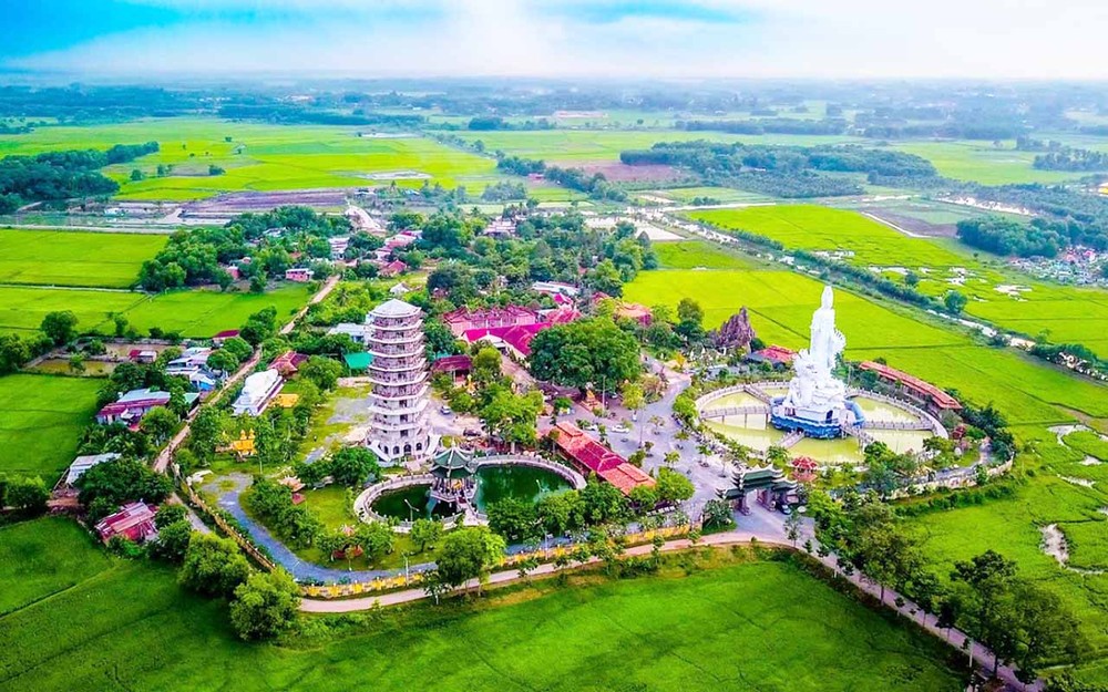 西宁省黑婆山是备受游客青睐的旅游景点。