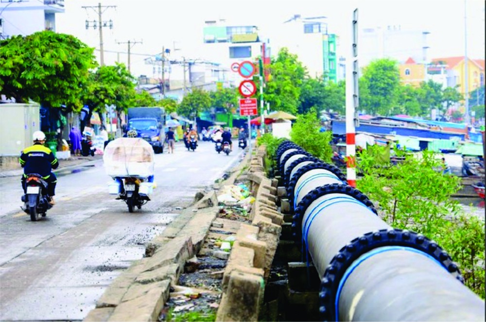 陈春撰街多个路段严重损坏。