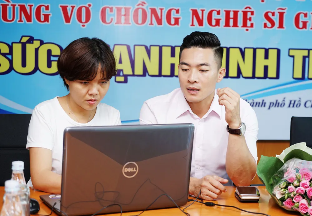 Giao lưu trực tuyến với nghệ sĩ Giang Quốc Cơ và người bạn đời MC Hồng Phượng ảnh 38