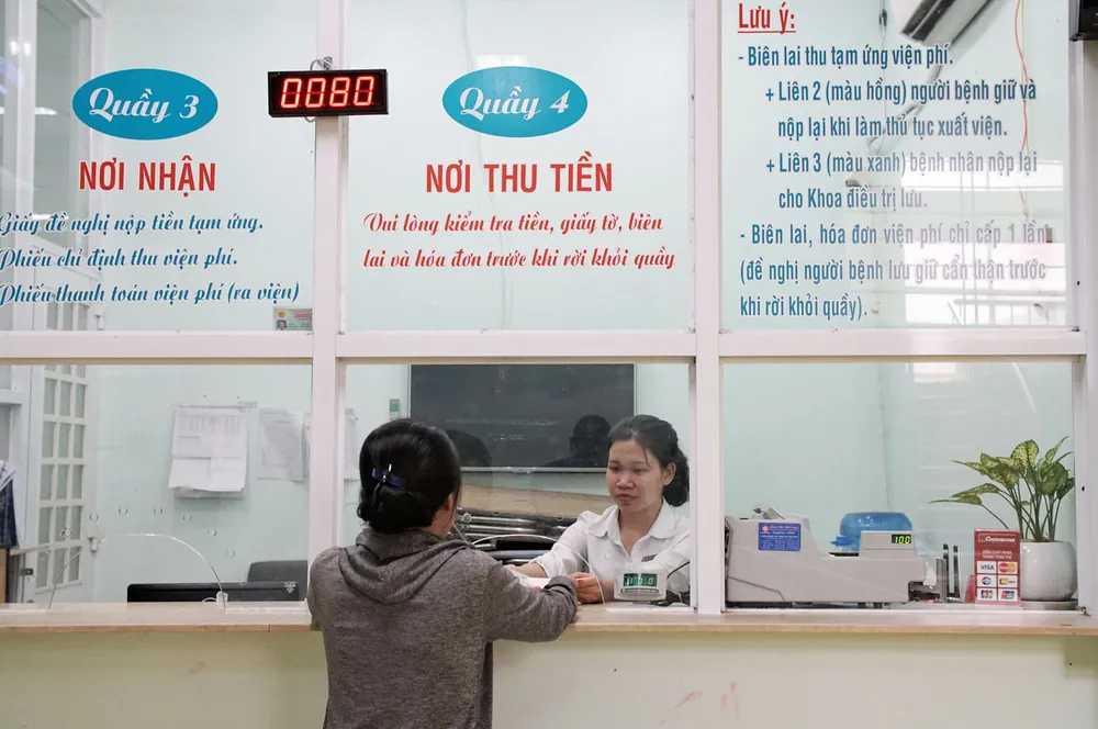 Giao lưu trực tuyến về việc điều chỉnh giá dịch vụ y tế  ảnh 36