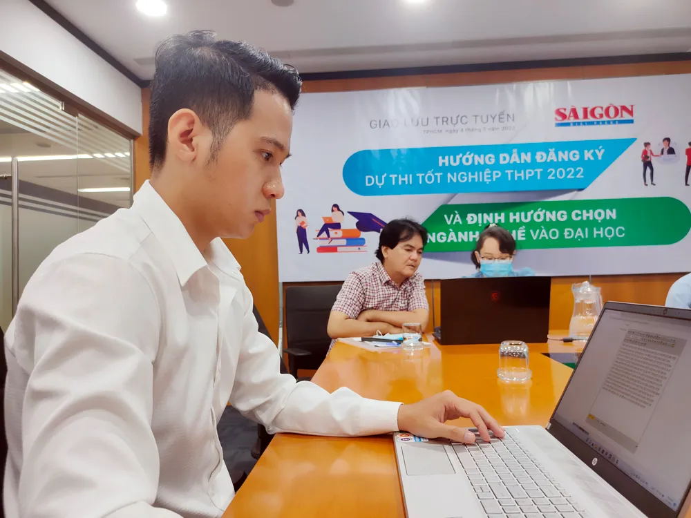 Ngày đầu đăng ký dự thi tốt nghiệp THPT trực tuyến: Thí sinh thận trọng với từng thông tin, lựa chọn ảnh 42