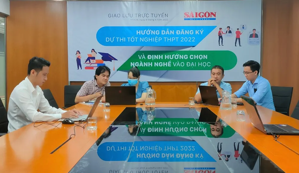 Ngày đầu đăng ký dự thi tốt nghiệp THPT trực tuyến: Thí sinh thận trọng với từng thông tin, lựa chọn ảnh 14