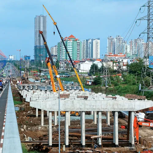 Việc phát hành trái phiếu để có vốn thực hiện các dự án hạ tầng cần được công khai và sử dụng hiệu quả. Ảnh: LONG THANH