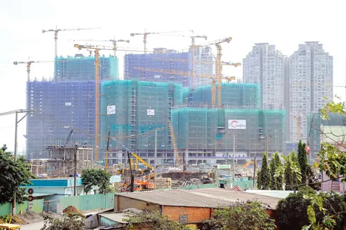 Liệu bất động sản có là ngành hot trong năm 2017 trên TTCK?Ảnh: LONG THANH Liệu bất động sản có là ngành hot trong năm 2017 trên TTCK?Ảnh: LONG THANH