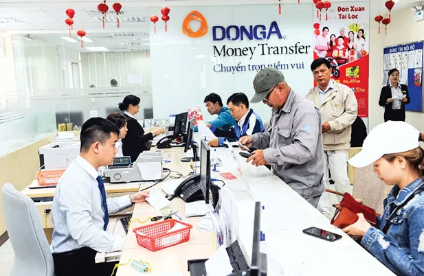 Khách hàng nhận kiều hối cuối năm được nhiều ưu đãi.
