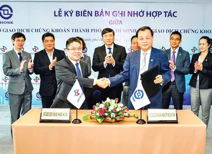 Việc ký kết hợp tác giữa HOSE và HNX nhằm chuẩn bị cho việc hợp nhất một Sở GDCK, tạo thêm sức cho TTCK Việt Nam. Việc ký kết hợp tác giữa HOSE và HNX nhằm chuẩn bị cho việc hợp nhất một Sở GDCK, tạo thêm sức cho TTCK Việt Nam.