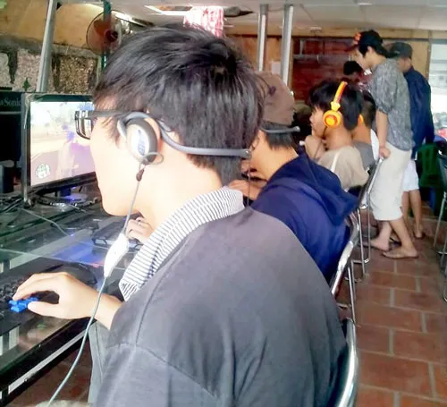 Các tiệm game VIP luôn thu hút dân “cày” game thuê thâu đêm suốt sáng. Các tiệm game VIP luôn thu hút dân “cày” game thuê thâu đêm suốt sáng.