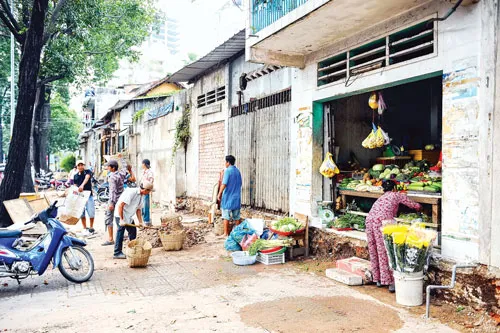 Vẫn còn nhiều người chạy xe trên vỉa hè đường Nguyễn Thị Minh Khai, quận 1. Lực lượng chức năng quận 8 ra quân làm sạch vỉa hè. Vỉa hè đường Tôn Thất Đạm, quận 1 thông thoáng hơn. Người dân trên đường Chu Mạnh Trinh, phường Bến Nghé, quận 1 tự tháo gỡ trả lại vỉa hè. Người dân tập thể dục trong không gian thoáng đãng trên vỉa hè đường Nguyễn Du. Người dân đồng thuận với chủ trương đòi lại vỉa hè của chính quyền TP. Vẫn còn nhiều người chạy xe trên vỉa hè đường Nguyễn Thị Minh Khai, quận 1. Lực lượng chức năng quận 8 ra quân làm sạch vỉa hè. Vỉa hè đường Tôn Thất Đạm, quận 1 thông thoáng hơn. Người dân trên đường Chu Mạnh Trinh, phường Bến Nghé, quận 1 tự tháo gỡ trả lại vỉa hè. Người dân tập thể dục trong không gian thoáng đãng trên vỉa hè đường Nguyễn Du. Người dân đồng thuận với chủ trương đòi lại vỉa hè của chính quyền TP.