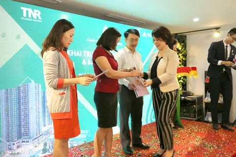 Sự kiện mở bán của Goldsilk được khách hàng quan tâm với lượng giao dịch thành công lớn Sự kiện mở bán của Goldsilk được khách hàng quan tâm với lượng giao dịch thành công lớn