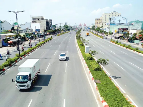 TPHCM cần phát triển khu dân cư phân bố dọc các trục giao thông trọng điểm để giãn dân.