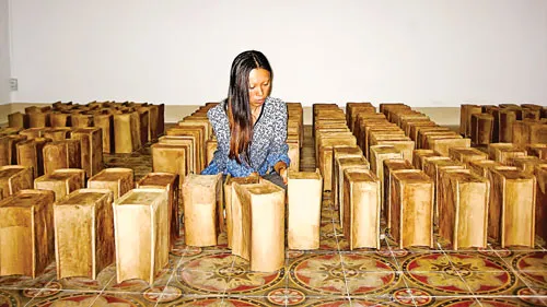 Lê Hiền Minh và tác phẩm 1.000 cuốn sách.