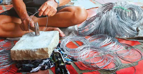 Làng đan lọp Thới Long đã được TP Cần Thơ quy hoạch thành điểm du lịch để vực dậy làng nghề. Đập vành. Ráp hoàn chỉnh lọp. Chẻ nan. Nghề đan lọp giúp người dân Thới Long có cuộc sống ổn định. Chuẩn bị sẵn sàng cho mùa cao điểm nước nổi. Niềm vui người thợ đan lọp bên sản phẩm làm ra. Bện hom. Phơi nan sau khi ngâm nước giữ lọp không bị mọt ăn.