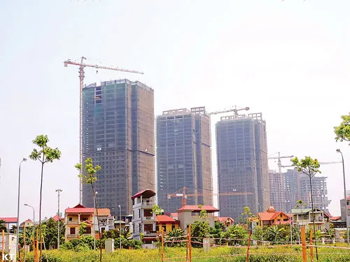 Để không bị lệ thuộc vào thị trường tài chính, doanh nghiệp BĐS phải nỗ lực gia tăng sức mạnh bản thân. Để không bị lệ thuộc vào thị trường tài chính, doanh nghiệp BĐS phải nỗ lực gia tăng sức mạnh bản thân.