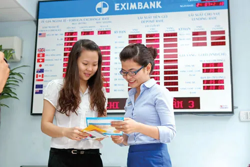 Thương hiệu Eximbank được nâng lên phần nào nhờ lên sàn chứng khoán. Ảnh: LONG THANH Thương hiệu Eximbank được nâng lên phần nào nhờ lên sàn chứng khoán. Ảnh: LONG THANH