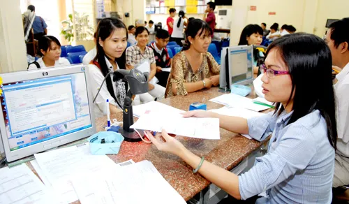 DN nộp thuế tại Chi cục Thuế quận 1, TPHCM. Ảnh: CAO THĂNG DN nộp thuế tại Chi cục Thuế quận 1, TPHCM. Ảnh: CAO THĂNG