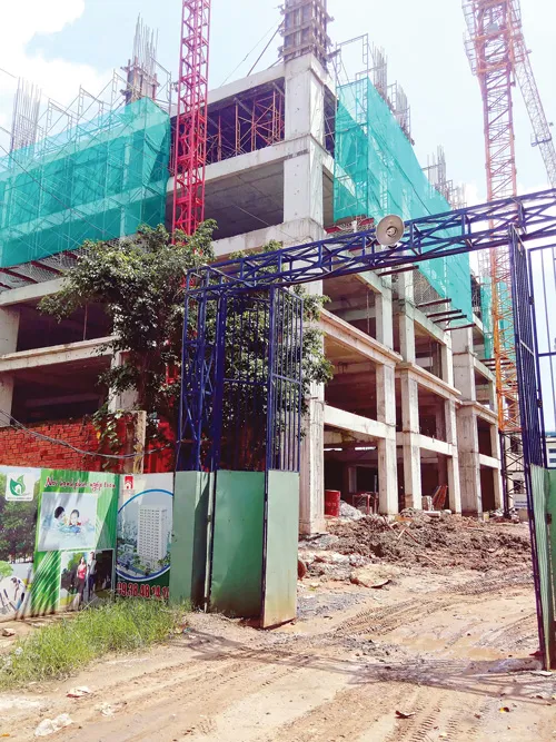 Chung cư Tecco Green Nest đã thi công đến tầng 5 dù chưa được cơ quan chức năng cấp giấy phép xây dựng. Ảnh: M.Tuấn Chung cư Tecco Green Nest đã thi công đến tầng 5 dù chưa được cơ quan chức năng cấp giấy phép xây dựng. Ảnh: M.Tuấn
