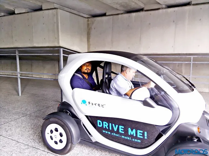 Mẫu xe 2 chỗ mới được thử nghiệm của Nissan hứa hẹn sẽ trở thành loại phương tiện hữu dụng trong tương lai - Ảnh: Motoroids