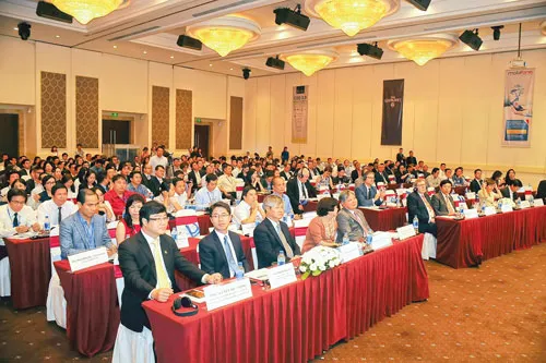 Hơn 1.000 doanh nhân trẻ tại diễn đàn CEO Việt Nam 2015. Ảnh: LONG THANH Hơn 1.000 doanh nhân trẻ tại diễn đàn CEO Việt Nam 2015. Ảnh: LONG THANH