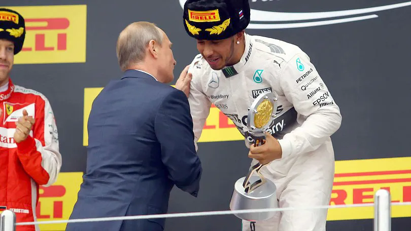 Lewis Hamilton đã có trong tay 302 điểm sau 9 lần thắng chặng để dẫn đầu trên bảng tổng sắp cá nhân. (ảnh: Reuters).