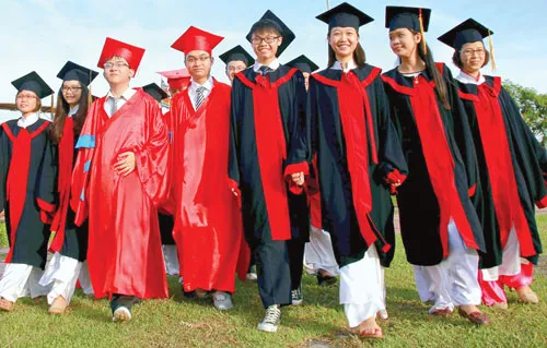 Đầu ra vẫn là nỗi lo lắng cho các sinh viên khi ra trường. Đầu ra vẫn là nỗi lo lắng cho các sinh viên khi ra trường.