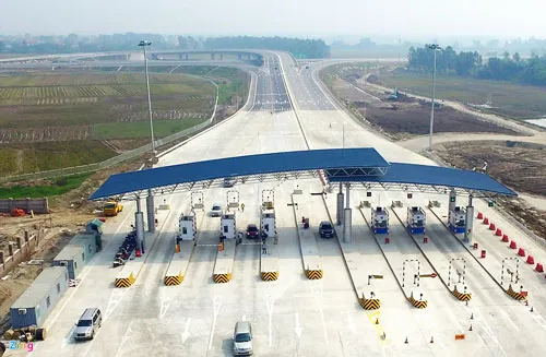 Ngày 1/10, cao tốc Hà Nội - Hải Phòng bắt đầu thu phí với mức thấp nhất 110.000 đồng/lượt, cao nhất 600.000 đồng/lượt tùy loại xe. Trong ảnh là trạm thu phí quốc lộ 39.