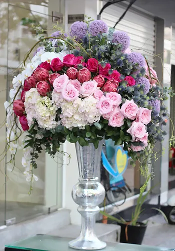 Bình hoa 70 triệu đồng được một khách hàng ở quận 2 đặt.