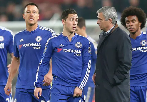 Nỗi thất vọng của Mourinho và các cầu thủ Chelsea.