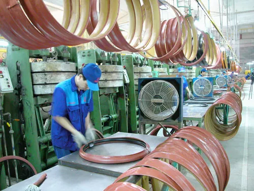 Dù tích cực rà soát, cắt giảm thủ tục... nhưng thời gian nộp thuế cho loại hình DN nhỏ vẫn còn cao.