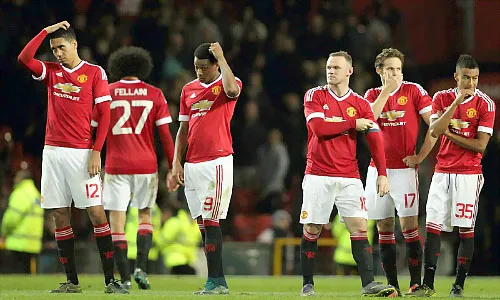 Cầu thủ Man Utd thất vọng khi bị loại sớm ở Cup Liên đoàn. Ảnh: AFP.