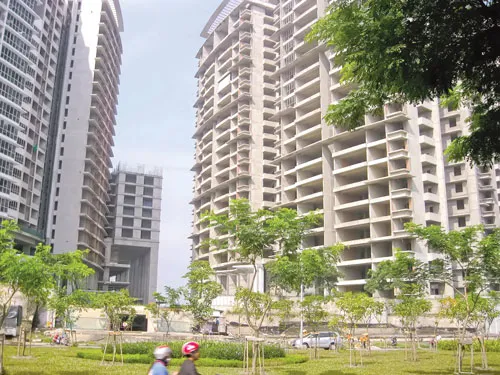 Nhiều dự án BĐS cao cấp thuộc diện nợ xấu cho đến nay vẫn chưa tiếp tục khai thác để trả nợ. Ảnh: LONG THANH Nhiều dự án BĐS cao cấp thuộc diện nợ xấu cho đến nay vẫn chưa tiếp tục khai thác để trả nợ. Ảnh: LONG THANH