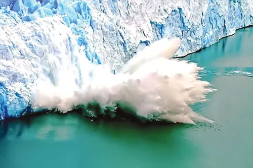 Băng tan do nhiệt độ trái đất tăng.