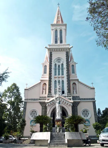 Nhà thờ Huyện Sỹ tại quận 1. Nhà thờ Huyện Sỹ tại quận 1.