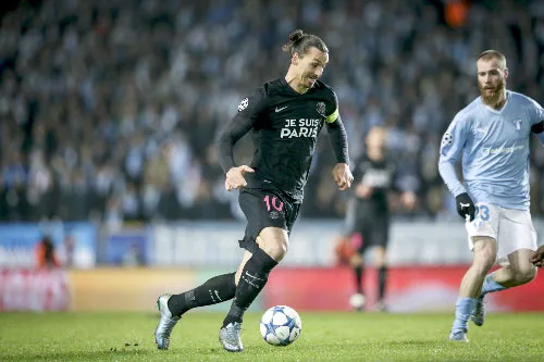 Ibrahimovic trở lại thi đấu trước đội bóng cũ với tư cách một ngôi sao hàng đầu thế giới. Ảnh: Reuters.