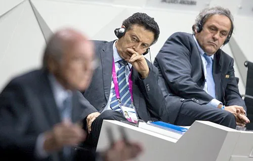 Ông Alfredo Hawit Banegas (giữa) là một trong hai quan chức FIFA bị bắt giữ. Ông Alfredo Hawit Banegas (giữa) là một trong hai quan chức FIFA bị bắt giữ.