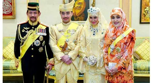Quốc vương Brunei Hassanal Bolkiah trong lễ cưới của hoàng tử Abdul Malik.