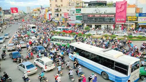 Hạ tầng giao thông không đáp ứng kịp tốc độ tăng các loại hình phương tiện. Ảnh: LONG THANH Hạ tầng giao thông không đáp ứng kịp tốc độ tăng các loại hình phương tiện. Ảnh: LONG THANH