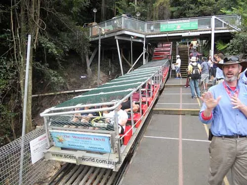 Tàu lửa dốc đứng ở Blue Mountain (Úc).