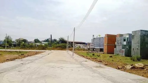 Đất thổ cư tại khu vực Tây Hà Nội đang được rao bán khá nhiều.