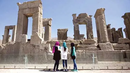 Iran dự báo sẽ thu hút lượng lớn khách du lịch khi cấm vận được dỡ bỏ. Iran dự báo sẽ thu hút lượng lớn khách du lịch khi cấm vận được dỡ bỏ.