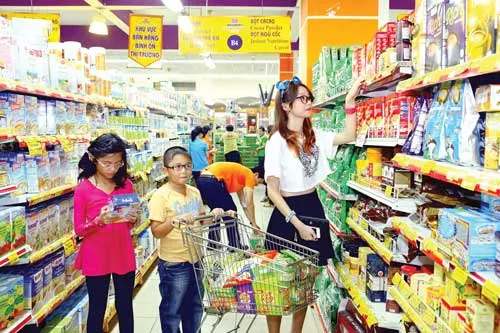 Hàng Việt ngày càng hiện diện nhiều hơn trong các siêu thị. Ảnh: LONG THANH