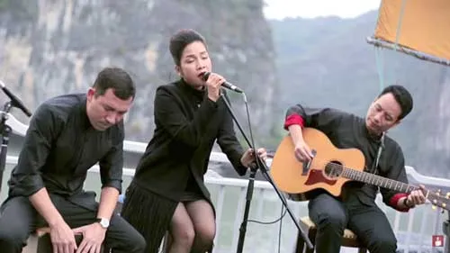Ca sĩ Mỹ Linh trong MV 'Biển khát' của chương trình 'Hợp âm gió' - dự án đồng hợp tác giữa Mỹ Linh và POPS Worldwide trên YouTube. Ca sĩ Mỹ Linh trong MV 'Biển khát' của chương trình 'Hợp âm gió' - dự án đồng hợp tác giữa Mỹ Linh và POPS Worldwide trên YouTube.