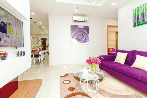 700 căn hộ thuộc giai đoạn I đã và đang được bàn giao, một cộng đồng sống văn minh và hiện đại đã hình thành tại Him Lam Chợ Lớn. 750 căn giai đoạn II đang hoàn thiện nội thất bên trong và sẽ được bàn giao trong tháng 6-2016. Căn hộ được bàn giao hoàn thiện với các thiết bị nội thất cao cấp của Teka, TOTO, Ferroli… nhưng tổng giá trị gây nhiều bất ngờ cho khách hàng chỉ 1,7-2 tỷ đồng - một mức giá rất mềm ở phân khúc căn hộ cao cấp (Hình ảnh nội thất căn hộ thật dự án). Tất cả nhu cầu của mọi lứa tuổi đã được đáp ứng chỉ trong vài bước chân với hàng loạt các tiện ích như hồ bơi và công viên rộng 4.500m2; sân tập dưỡng sinh dành riêng cho người cao tuổi rộng 350m2; khu thể thao dành cho thanh thiếu niên cùng sân chơi bằng nhựa mềm cho trẻ rộng 1.000m2; khu tập gym, spa, beauty salon, cà phê, siêu thị, ngân hàng… nhưng mức phí quản lý chỉ 7.000 đồng/m2 (gồm VAT). 700 căn hộ thuộc giai đoạn I đã và đang được bàn giao, một cộng đồng sống văn minh và hiện đại đã hình thành tại Him Lam Chợ Lớn. 750 căn giai đoạn II đang hoàn thiện nội thất bên trong và sẽ được bàn giao trong tháng 6-2016. Căn hộ được bàn giao hoàn thiện với các thiết bị nội thất cao cấp của Teka, TOTO, Ferroli… nhưng tổng giá trị gây nhiều bất ngờ cho khách hàng chỉ 1,7-2 tỷ đồng - một mức giá rất mềm ở phân khúc căn hộ cao cấp (Hình ảnh nội thất căn hộ thật dự án). Tất cả nhu cầu của mọi lứa tuổi đã được đáp ứng chỉ trong vài bước chân với hàng loạt các tiện ích như hồ bơi và công viên rộng 4.500m2; sân tập dưỡng sinh dành riêng cho người cao tuổi rộng 350m2; khu thể thao dành cho thanh thiếu niên cùng sân chơi bằng nhựa mềm cho trẻ rộng 1.000m2; khu tập gym, spa, beauty salon, cà phê, siêu thị, ngân hàng… nhưng mức phí quản lý chỉ 7.000 đồng/m2 (gồm VAT).