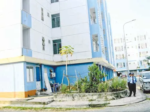 Nhiều căn hộ tại chung cư TĐC Vĩnh Lộc B hoàn thành nhiều năm nhưng chưa có hộ dân đến ở do xa trung tâm. Nhiều căn hộ tại chung cư TĐC Vĩnh Lộc B hoàn thành nhiều năm nhưng chưa có hộ dân đến ở do xa trung tâm.